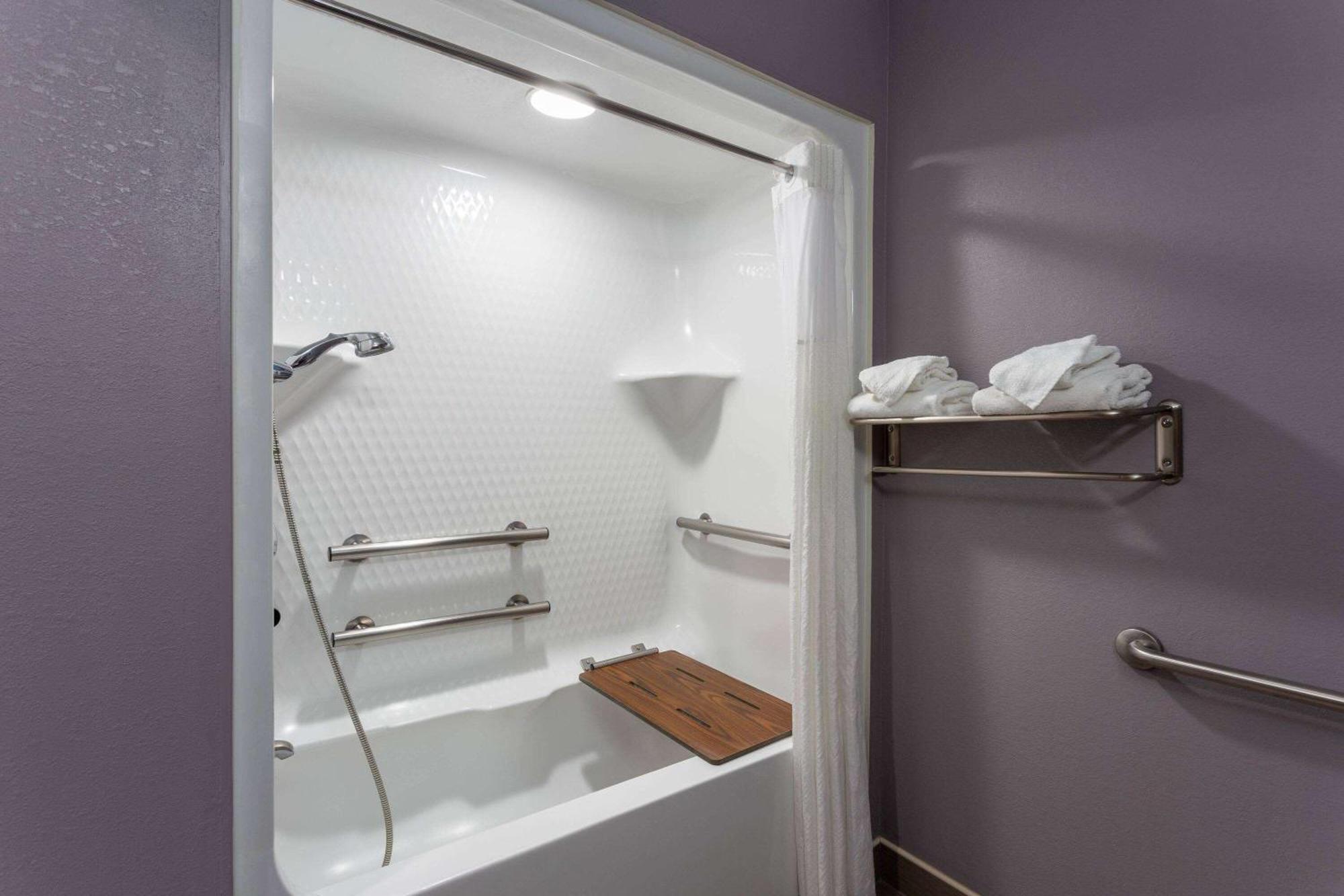 Microtel Inn & Suites By Wyndham Bethel/Danbury Exteriér fotografie