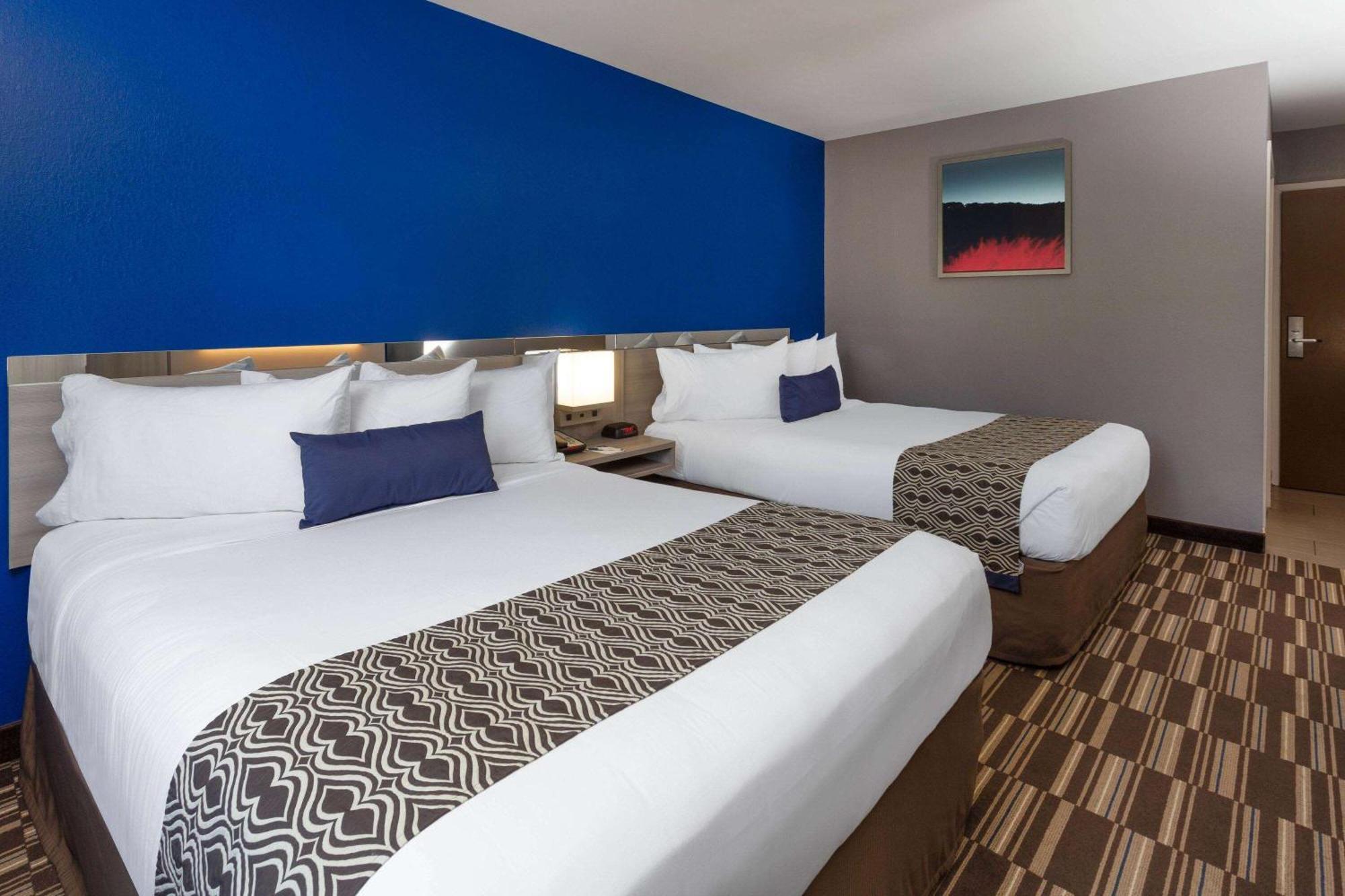 Microtel Inn & Suites By Wyndham Bethel/Danbury Exteriér fotografie